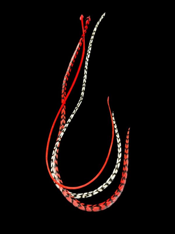 Hajbatoll - XXXL - 04 Kézzel festett piros és natúr fekete-fehér csíkos valódi madártoll Hajbatoll 3 darabos szett fekete háttéren fotózva