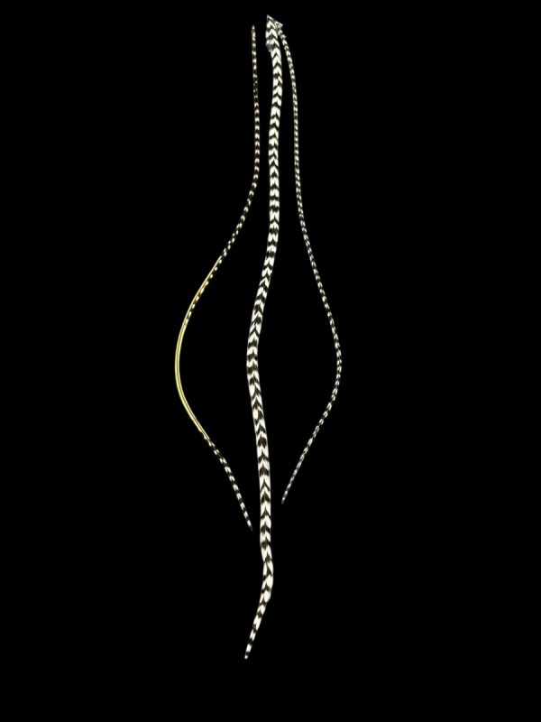 Hajbatoll – 05 natúr fekete-fehér valódi madártoll Hajbatoll 3 darabos szett fekete háttéren fotózva