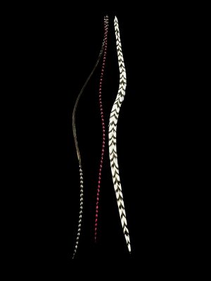 natúr fekete-fehér valódi madártoll Hajbatoll 3 darabos szett fekete háttéren fotózva 